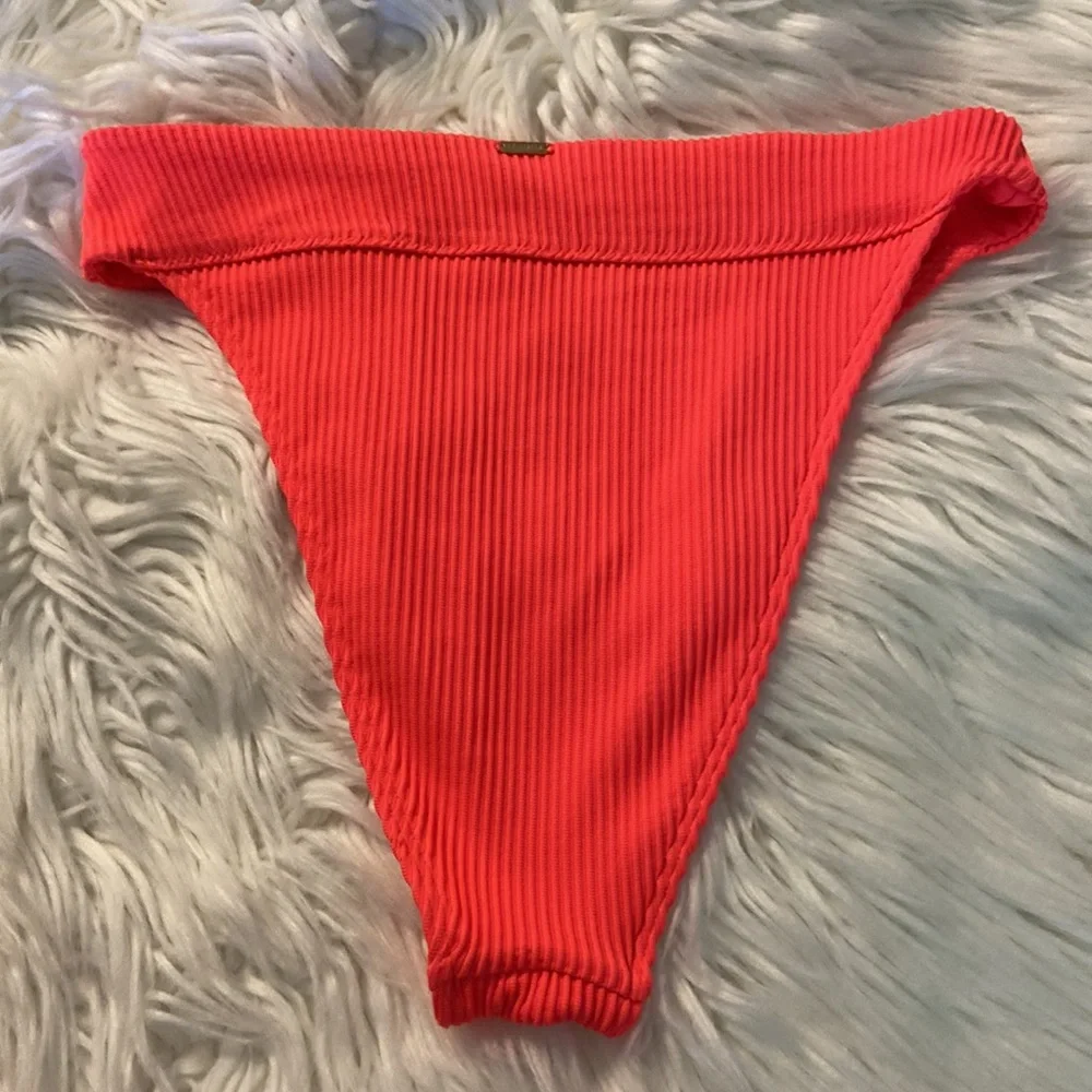 Hollister Women’s Swim Bottoms size S excellent condition no pilling - Picture 3 of 6